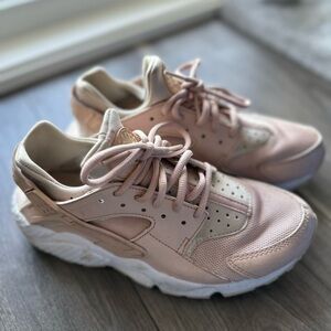 Nike huarache Pink and White Athletic Sneakers size 8.5